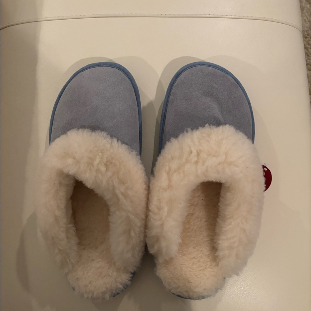 Cozy Women's Shearling Slippers, size 9M - Picture 3 of 3
